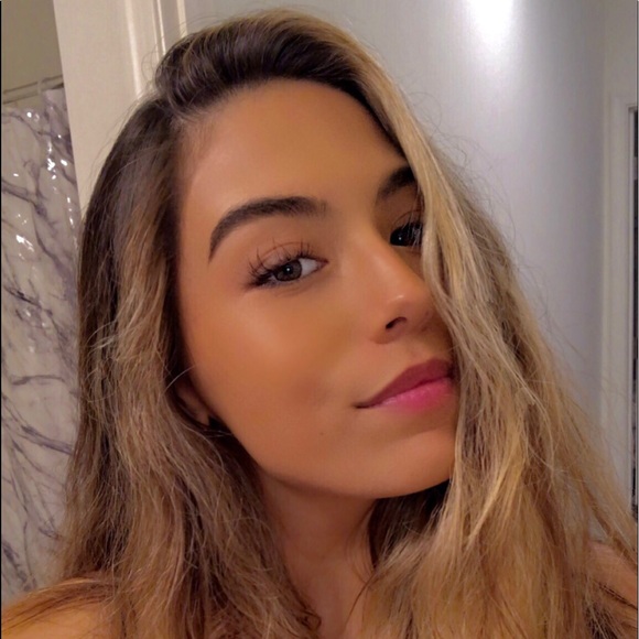 Meet your Posher, Carina - Picture 2 of 3